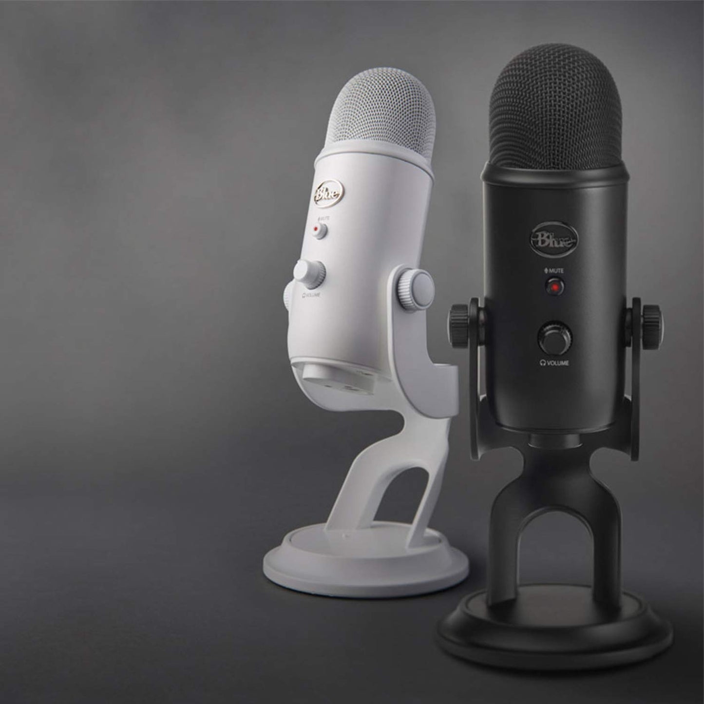 Logitech for Creators Blue Yeti USB Microphone for Gaming, Streaming, Podcasting, Twitch, YouTube, Discord, Recording for PC and Mac, 4 Polar Patterns, Studio Quality Sound, Plug & Play-Blackout